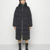 Yaspuffa Long Coat - Donsjas - Black -ONLY shop 074f55bab68b420f83beeda1b3a49575