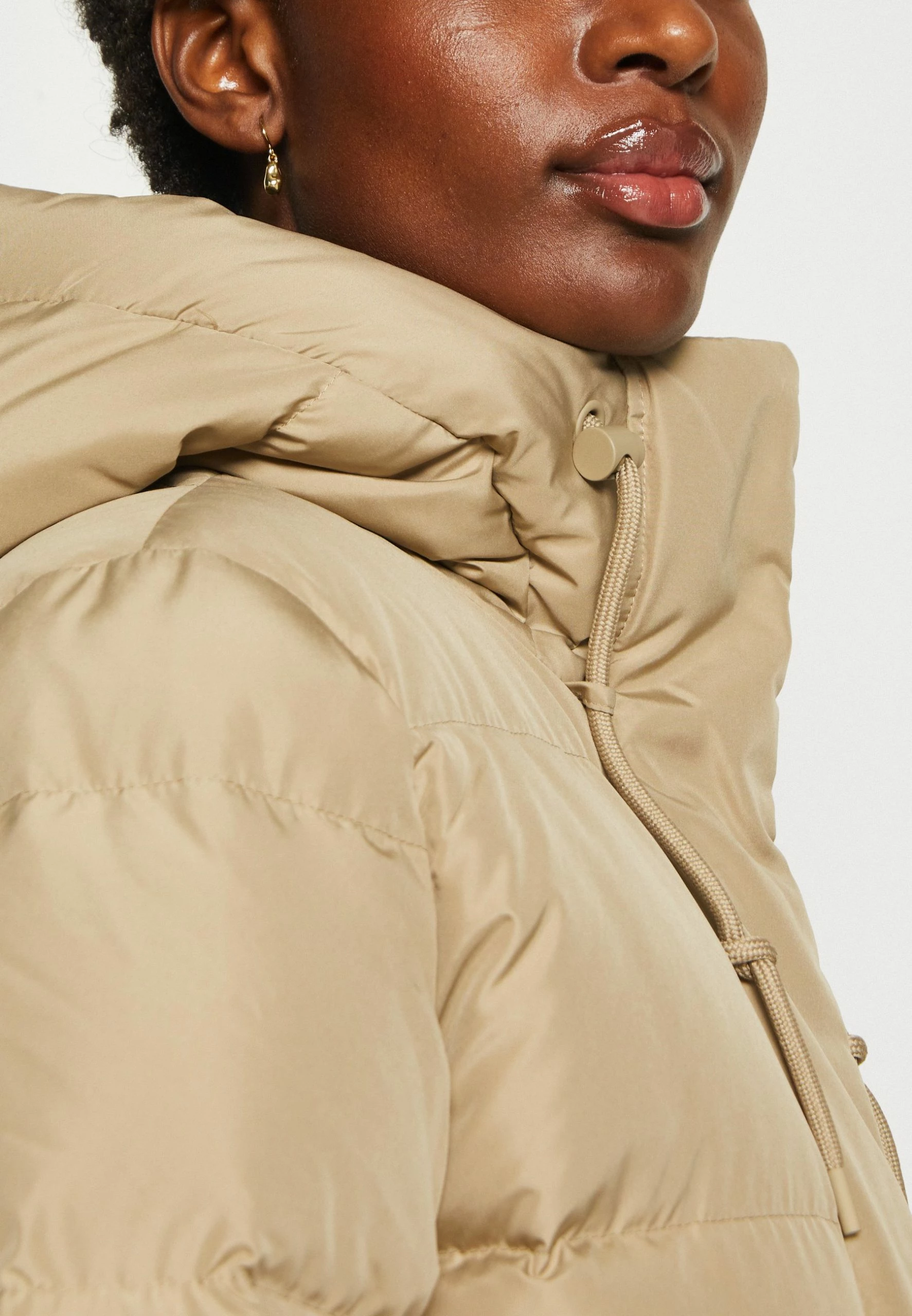 Marc O'Polo DENIM Midi Puffer Coat With Hood Welt Pockets Sideseam Slits - Winterjas - Pumice Stone 8 Marc O'Polo DENIM Midi Puffer Coat With Hood Welt Pockets Sideseam Slits - Winterjas - Pumice Stone - Afbeelding 6
