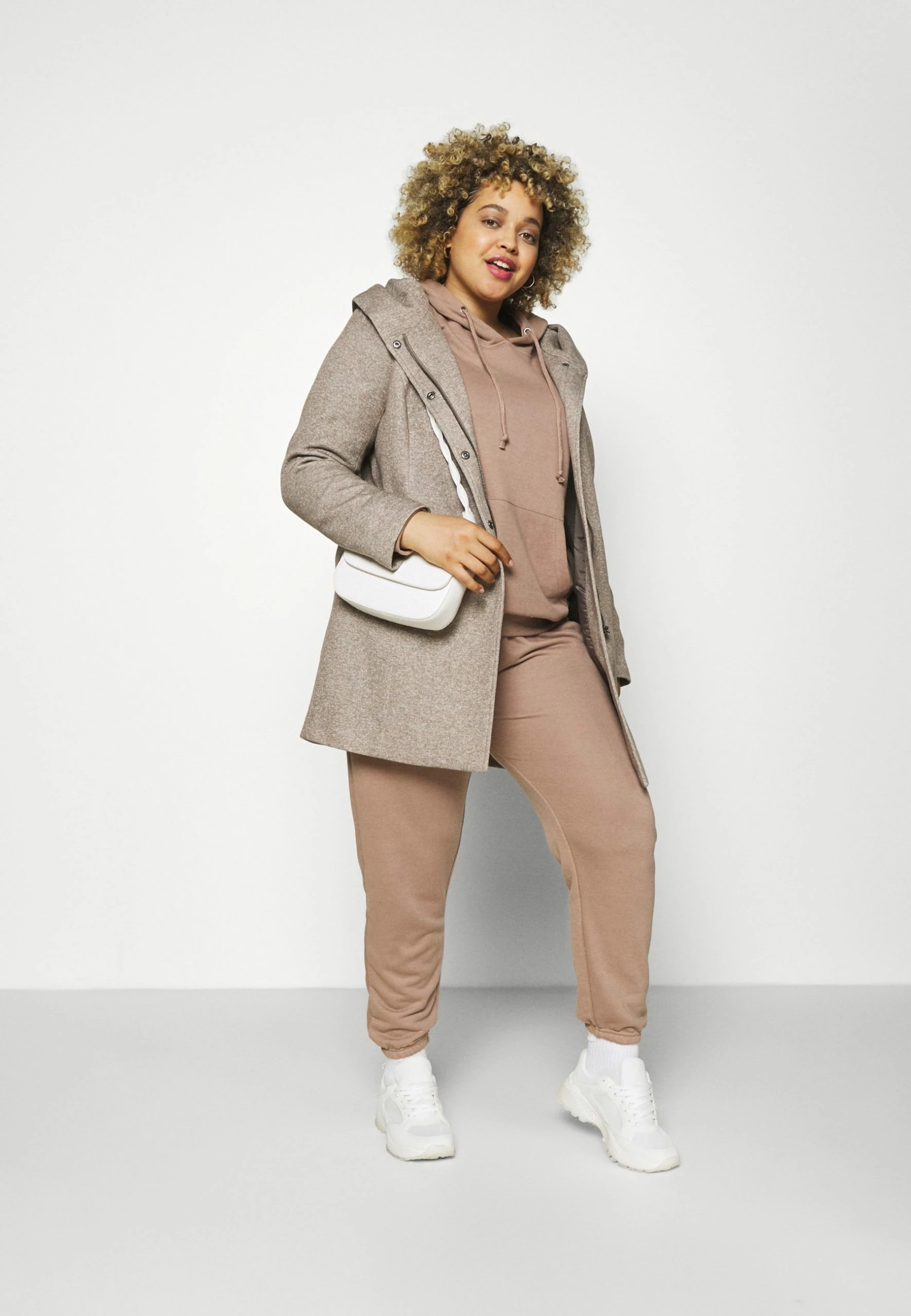 ONLY CARMAKOMA Carsedona Light Coat - Halflange Jas - Walnut Melange 4 ONLY CARMAKOMA Carsedona Light Coat - Halflange Jas - Walnut Melange - Afbeelding 2