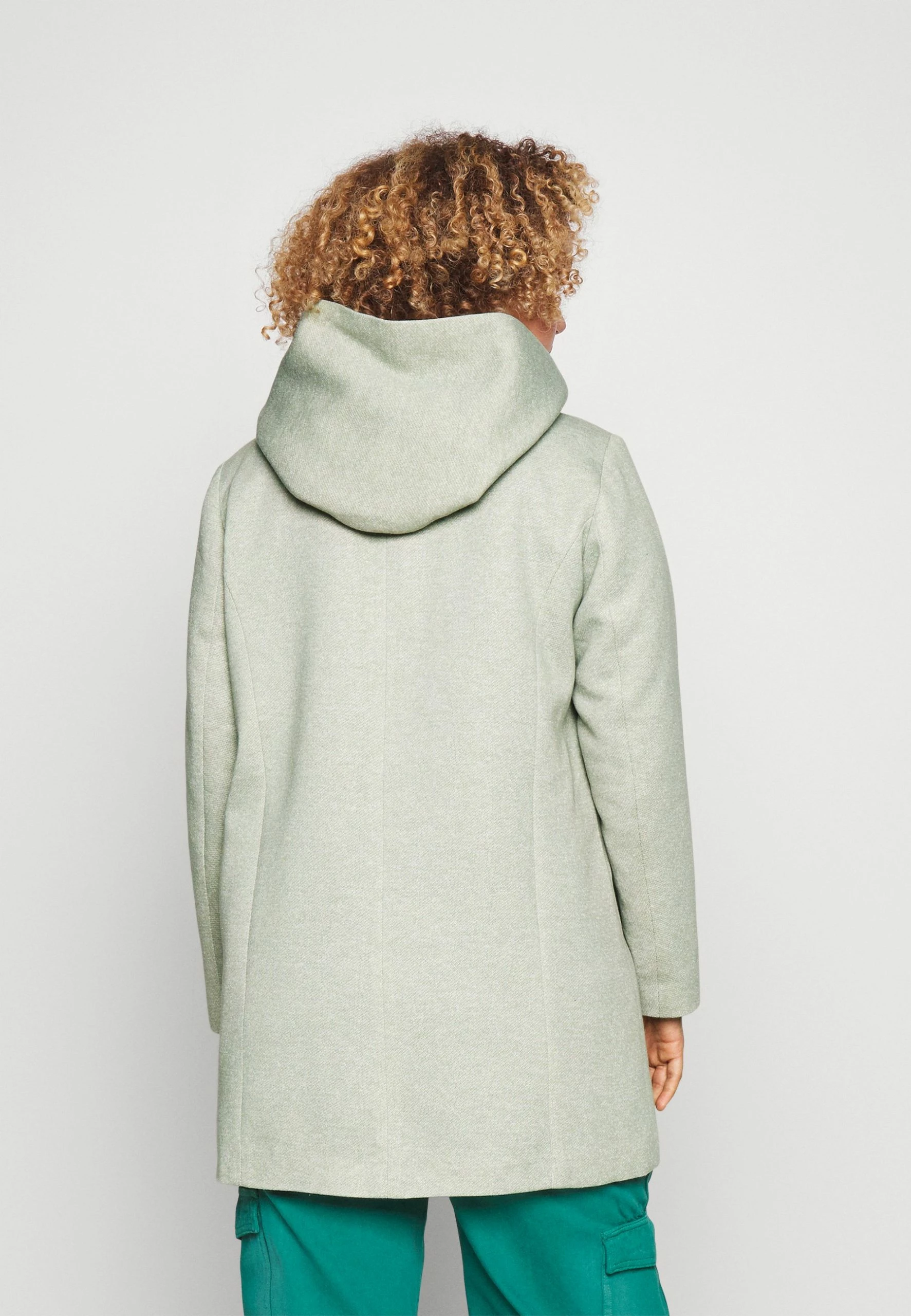 ONLY CARMAKOMA Carsedona Light Coat - Halflange Jas - Light Green 5 ONLY CARMAKOMA Carsedona Light Coat - Halflange Jas - Light Green - Afbeelding 3