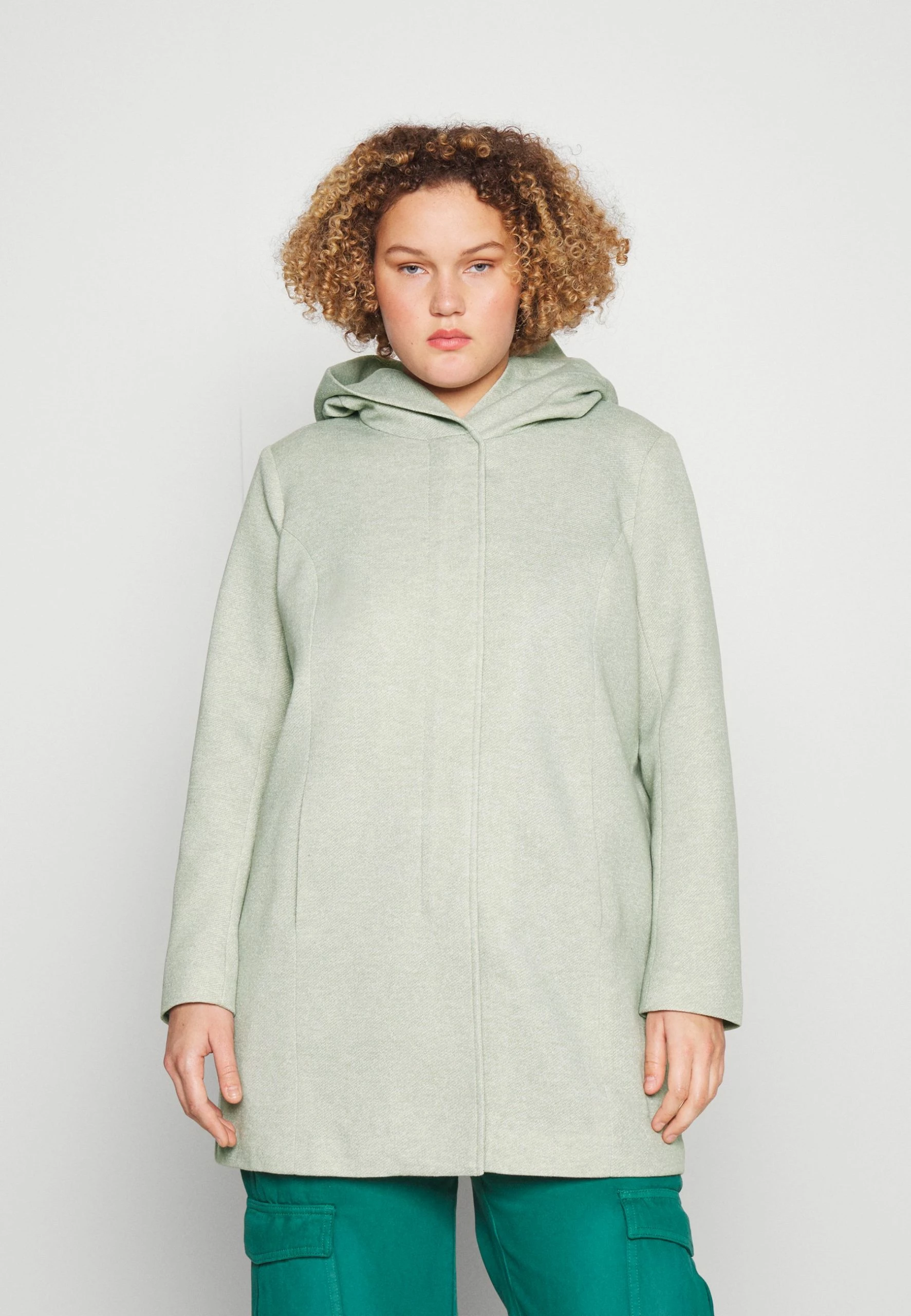 ONLY CARMAKOMA Carsedona Light Coat - Halflange Jas - Light Green 3 ONLY CARMAKOMA Carsedona Light Coat - Halflange Jas - Light Green