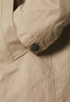 Les Deux Nathan Coat - Trenchcoat - Desert Taupe -ONLY shop 4c44241dee7643aab29f02726ed70398