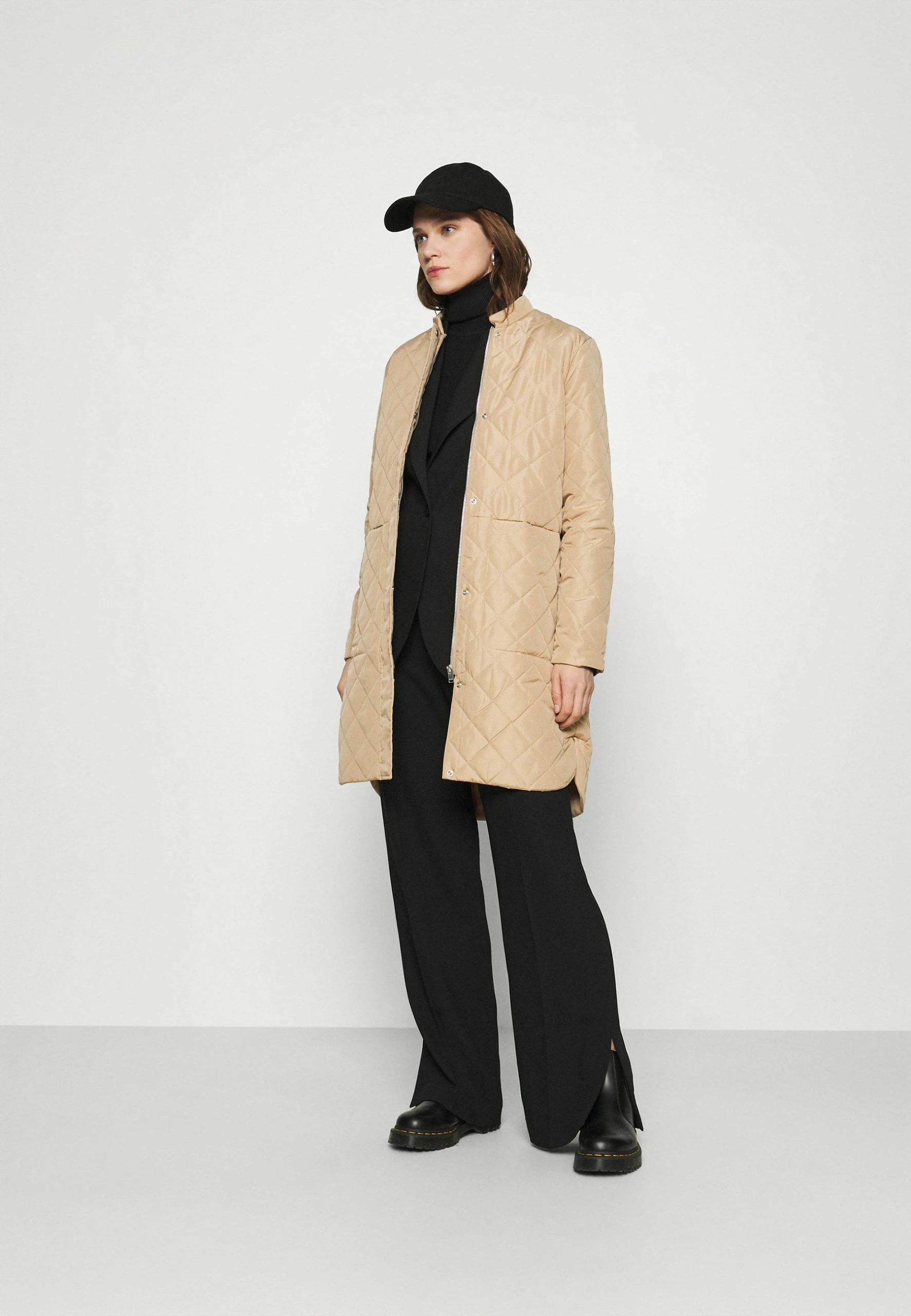 Selected Femme Slffillipa Quilted Coat - Bomberjacks - Cornstalk 4 Selected Femme Slffillipa Quilted Coat - Bomberjacks - Cornstalk - Afbeelding 2