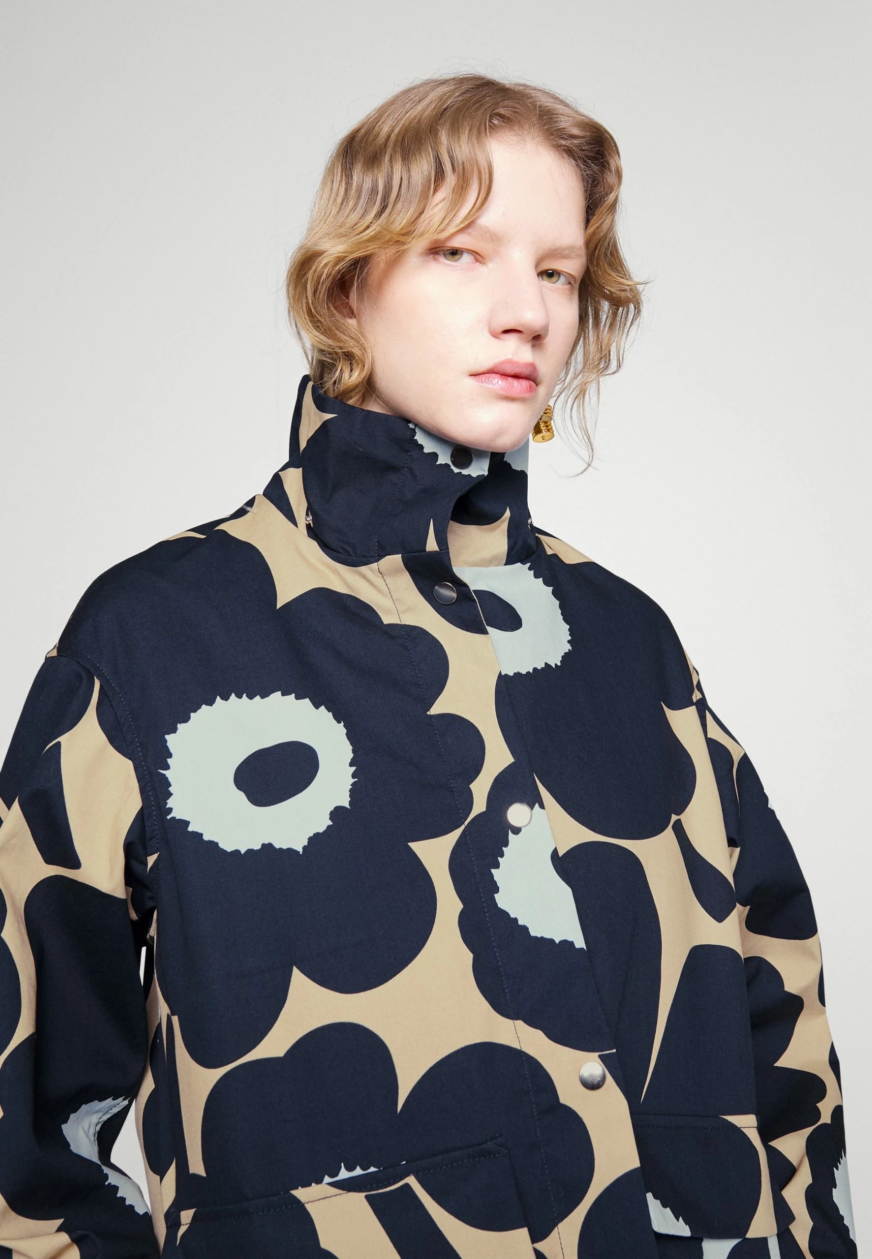 Marimekko Magna Unikko Coat - Parka - Dark Blue, Light Yellow 7 Marimekko Magna Unikko Coat - Parka - Dark Blue, Light Yellow - Afbeelding 5