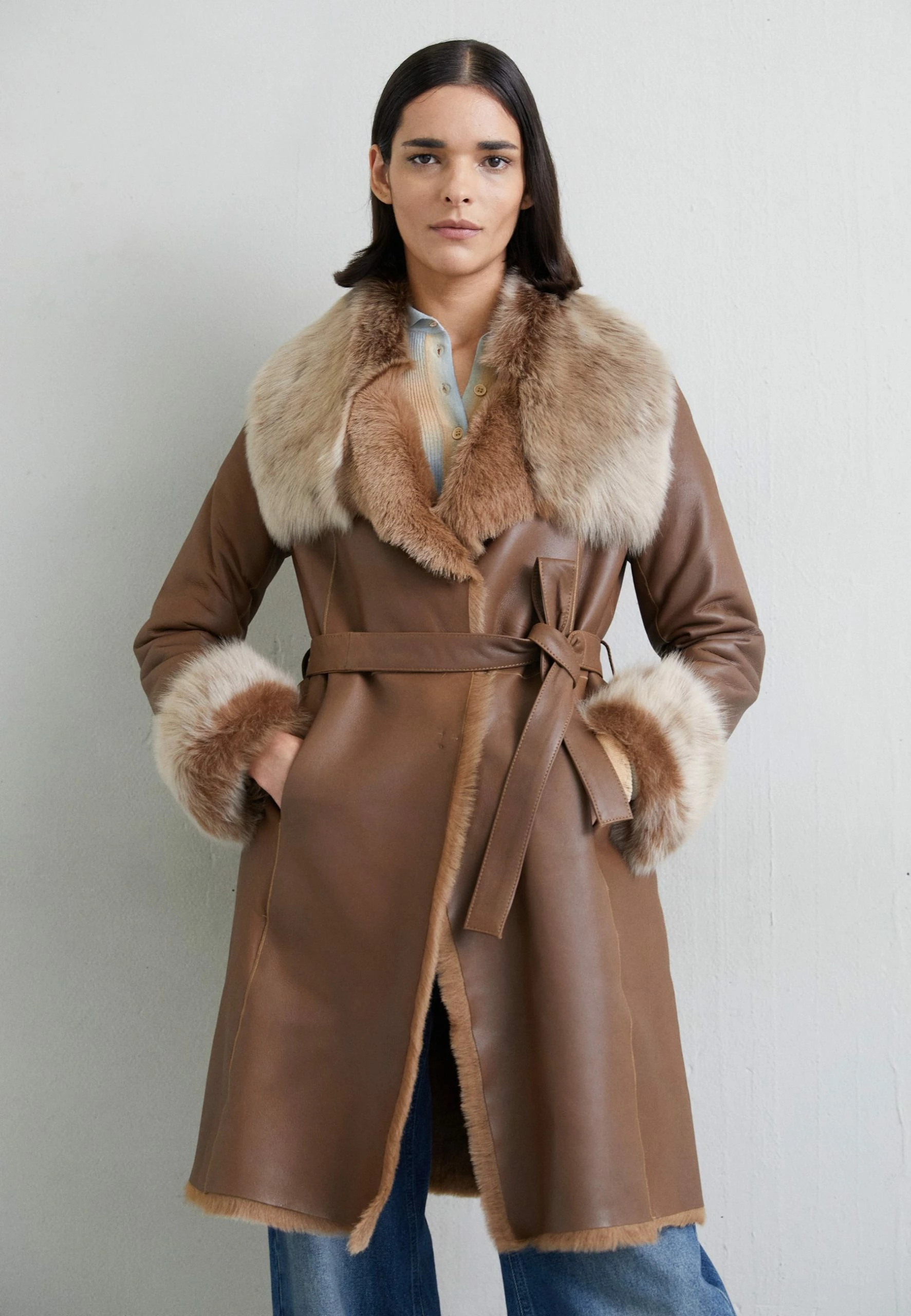 Flo Coat - Mantel - Honey 3 Flo Coat - Mantel - Honey