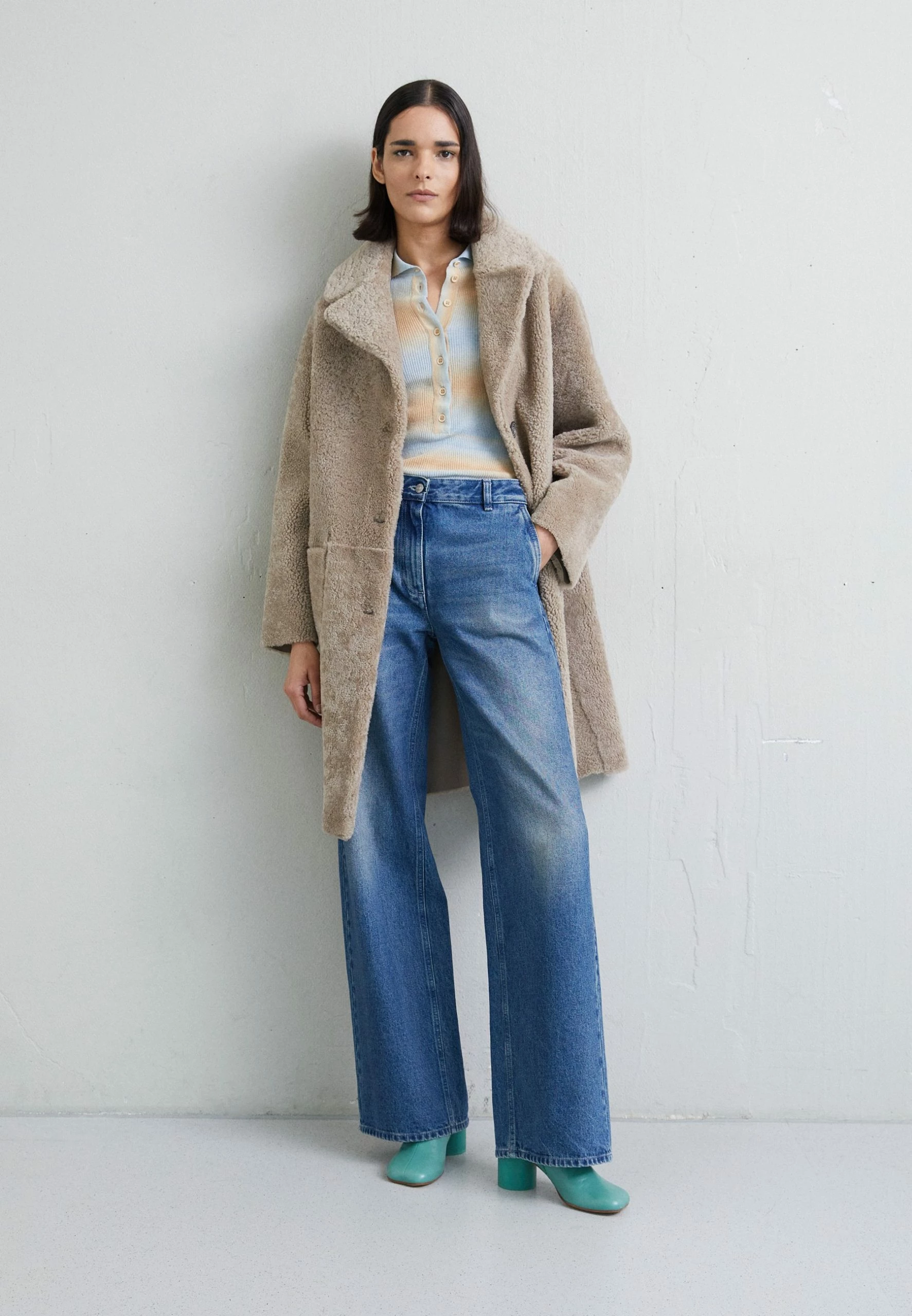 Roxanne Reversable Curly Shearling Coat - Mantel - Sand Silky 4 Roxanne Reversable Curly Shearling Coat - Mantel - Sand Silky - Afbeelding 2