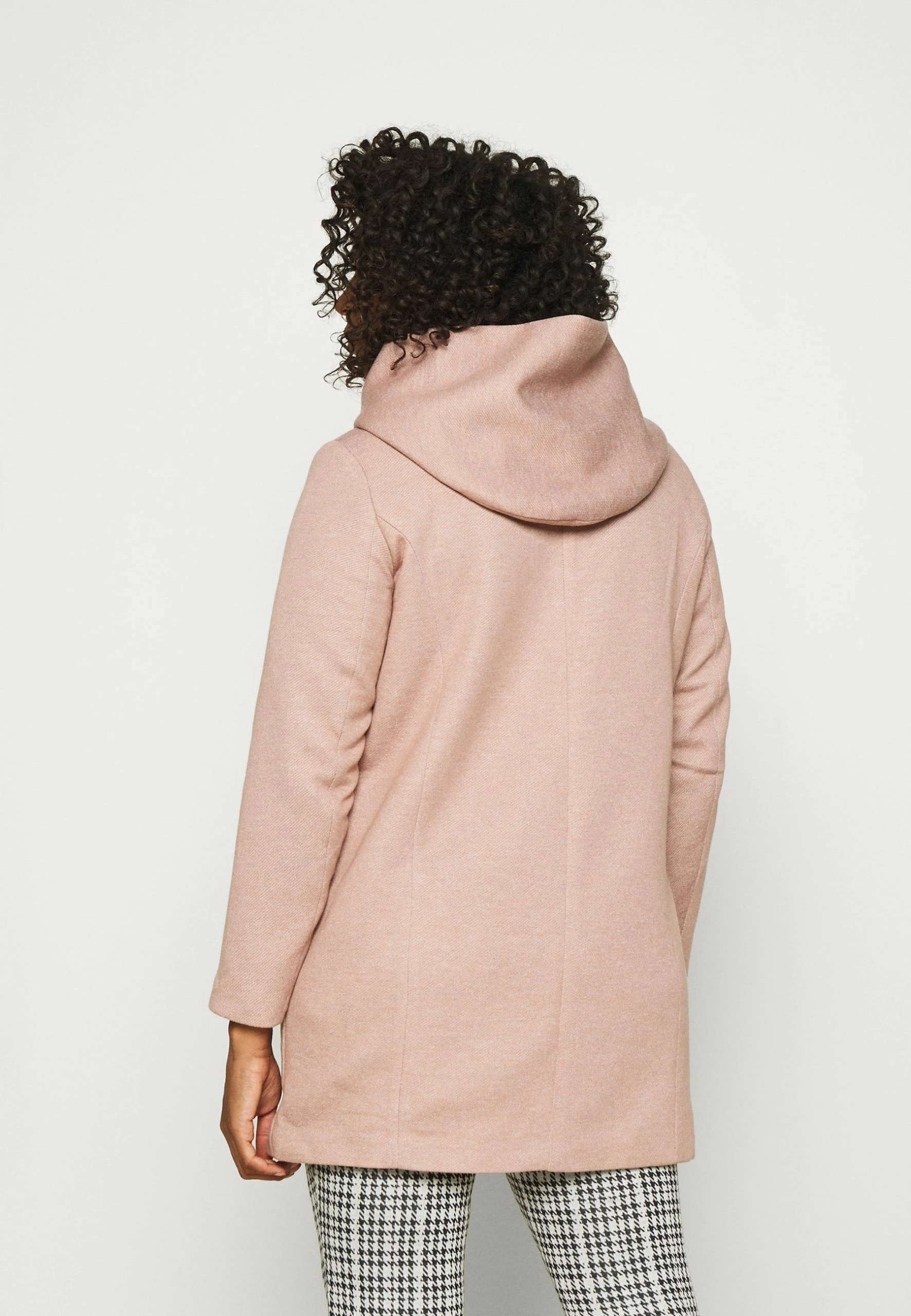 ONLY CARMAKOMA Carsedona Light Coat - Halflange Jas - Mocha Mousse 5 ONLY CARMAKOMA Carsedona Light Coat - Halflange Jas - Mocha Mousse - Afbeelding 3