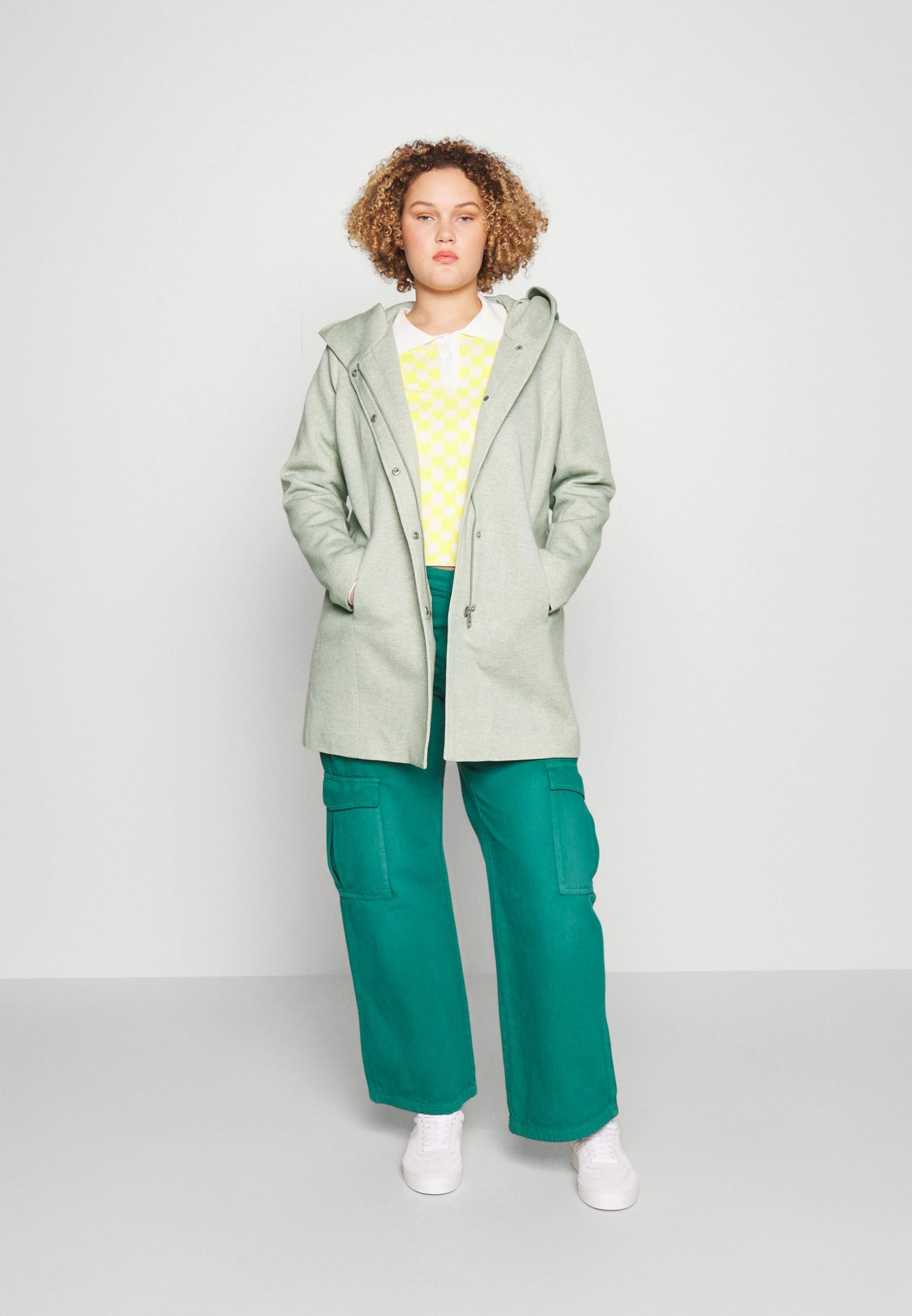 ONLY CARMAKOMA Carsedona Light Coat - Halflange Jas - Light Green 4 ONLY CARMAKOMA Carsedona Light Coat - Halflange Jas - Light Green - Afbeelding 2