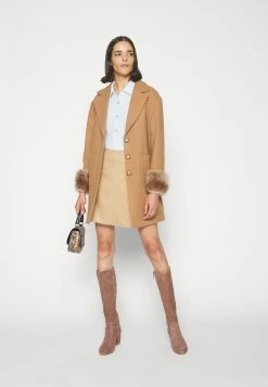Maggi Car Coat Short With Cuffs - Halflange Jas - Honey/Camel 13 Maggi Car Coat Short With Cuffs - Halflange Jas - Honey/Camel -ONLY shop 63aa80a7d0c64613894f7a5ac4b84e50