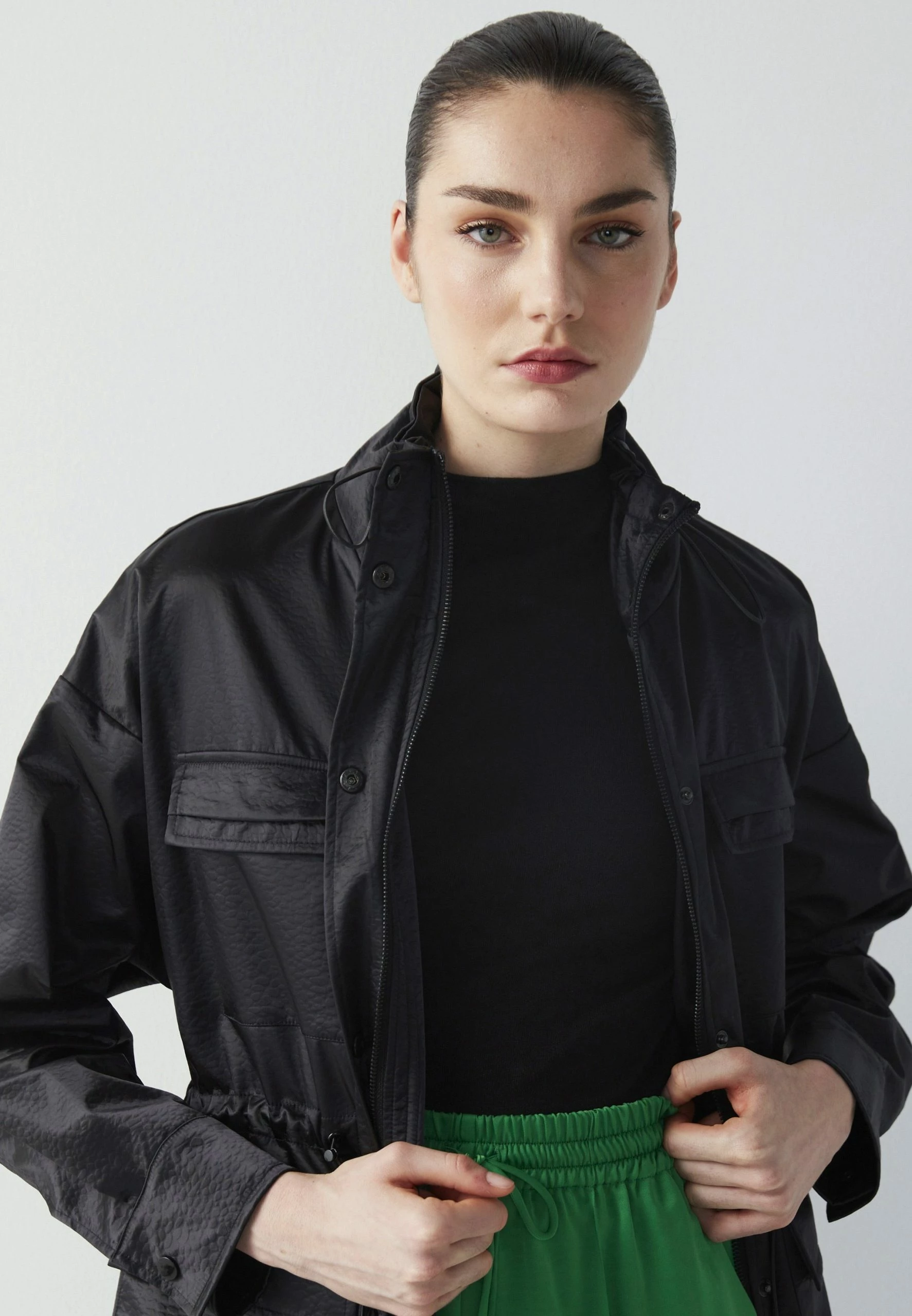 Ipekyol Relaxed Fit Shiny Textured Waist-Accentuated Coat - Parka - Black 6 Ipekyol Relaxed Fit Shiny Textured Waist-Accentuated Coat - Parka - Black - Afbeelding 4