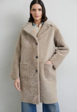 Roxanne Reversable Curly Shearling Coat - Mantel - Sand Silky