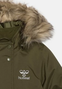 Hummel Hmlalma Tex Coat Unisex - Ski Jas - Olive Night -ONLY shop a268e25790a14484b60ab1e2665ca39c
