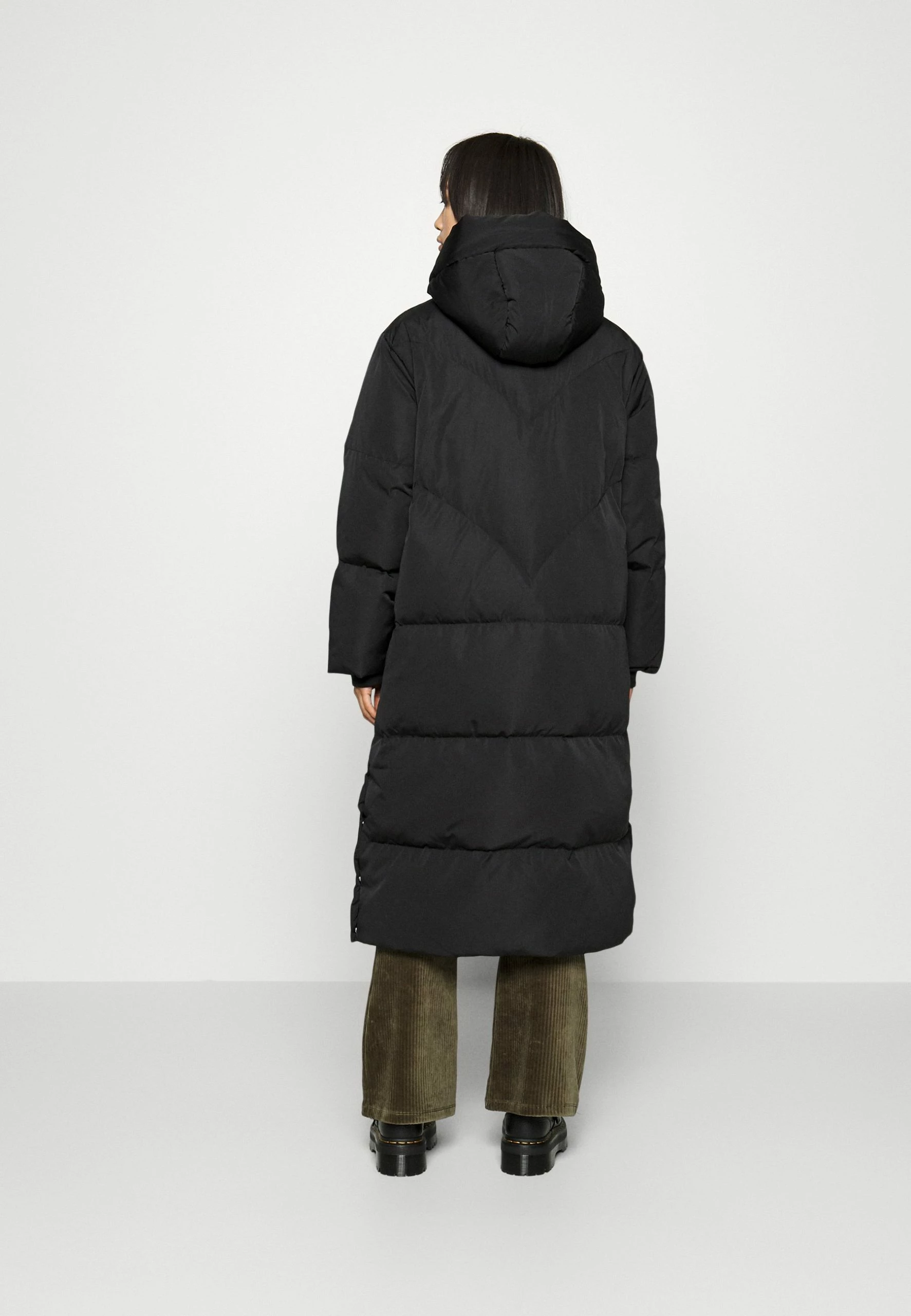 Yasirima Long Coat - Donsjas - Black 5 Yasirima Long Coat - Donsjas - Black - Afbeelding 3