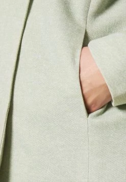 ONLY CARMAKOMA Carsedona Light Coat - Halflange Jas - Light Green 12 ONLY CARMAKOMA Carsedona Light Coat - Halflange Jas - Light Green -ONLY shop c47d3b8512e648dd83446f102a597831