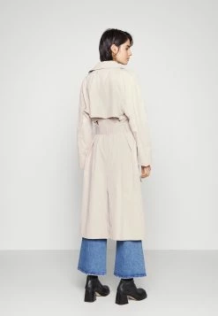DKNY Lapel Trench Coat - Trenchcoat - Almond Creme -ONLY shop c93bd8148e8a472f8d0101c1a1857f6a