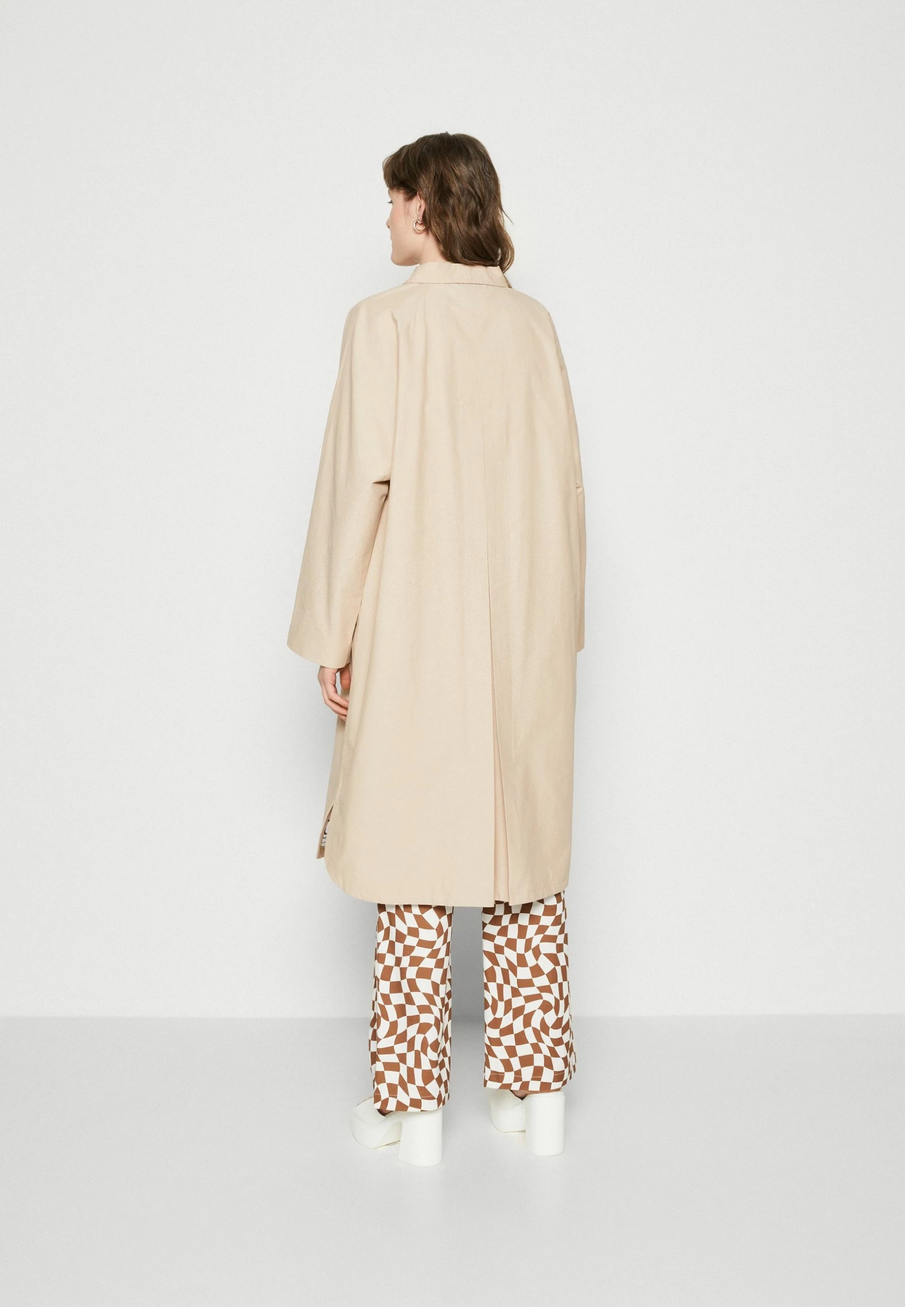 Résumé Rebec Coat - Mantel - Warm Sand 5 Résumé Rebec Coat - Mantel - Warm Sand - Afbeelding 3