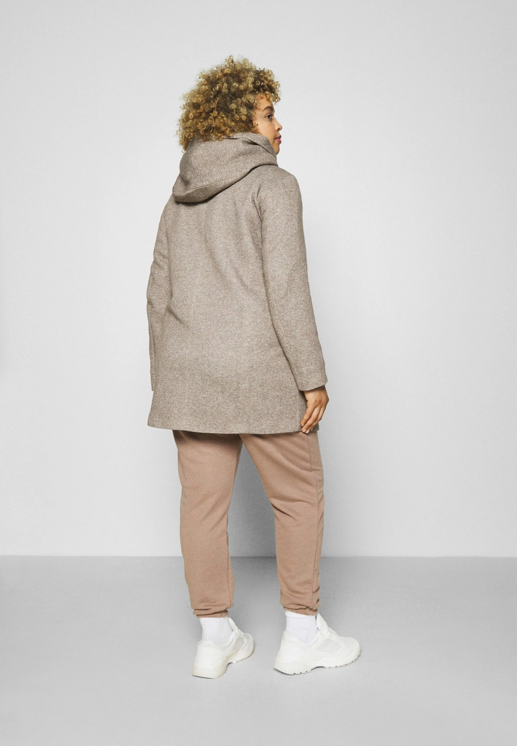 ONLY CARMAKOMA Carsedona Light Coat - Halflange Jas - Walnut Melange 5 ONLY CARMAKOMA Carsedona Light Coat - Halflange Jas - Walnut Melange - Afbeelding 3