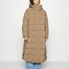 Yasliro Long Padded Coat - Winterjas - Caribou 2 Yasliro Long Padded Coat - Winterjas - Caribou -ONLY shop e6b584b45fb74e45a3a1d685edadeb63