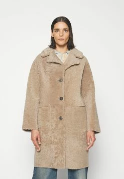 Roxanne Reversable Curly Shearling Coat - Mantel - Sand Silky 12 Roxanne Reversable Curly Shearling Coat - Mantel - Sand Silky -ONLY shop e6b781f2bf9e4ed883133870caa978ca