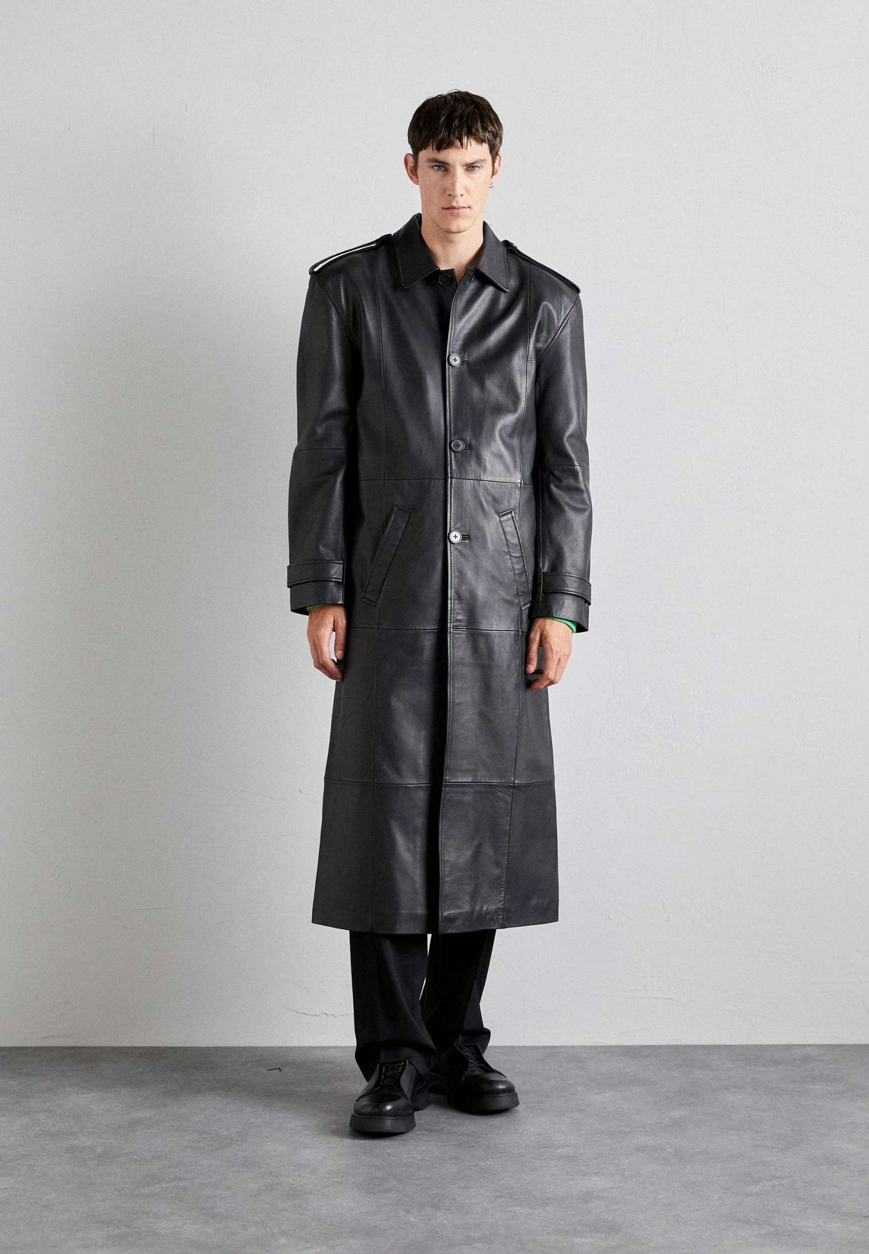 Long Coat Paneled - Mantel - Black 3 Long Coat Paneled - Mantel - Black